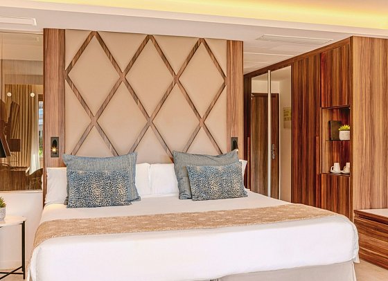 Zafiro Palace Palmanova - Wohnbeispiel Juniorsuite Swim-Up Poolblick Zafiro Club (Zimmercodierungen J3Q & J4Q)