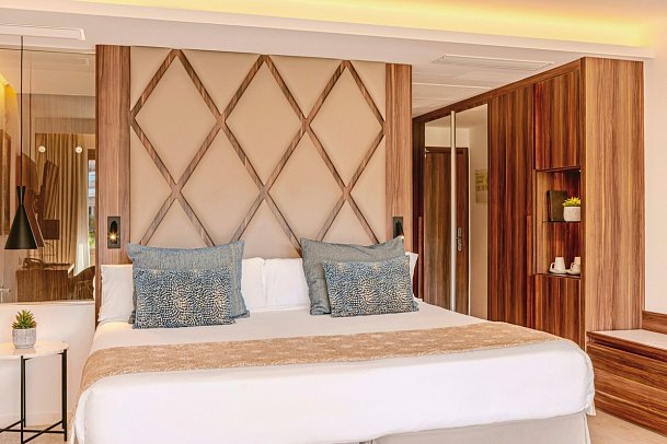 Zafiro Palace Palmanova - Wohnbeispiel Juniorsuite Swim-Up Poolblick Zafiro Club (Zimmercodierungen J3Q & J4Q)