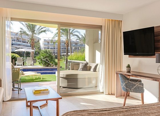 Zafiro Palace Palmanova - Wohnbeispiel Juniorsuite Swim-Up Poolblick Zafiro Club (Zimmercodierungen J3Q & J4Q)