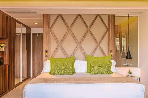 Zafiro Palace Palmanova - Wohnbeispiel Juniorsuite Poolblick Zafiro Club (Zimmercodierungen J3P & J4P)