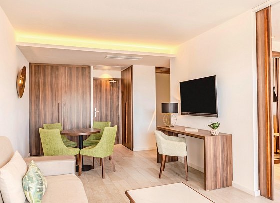 Zafiro Palace Palmanova - Wohnbeispiel Suite 1 Schlafzimmer Penthouse Poolblick (Zimmercodierungen W1D & W2D)