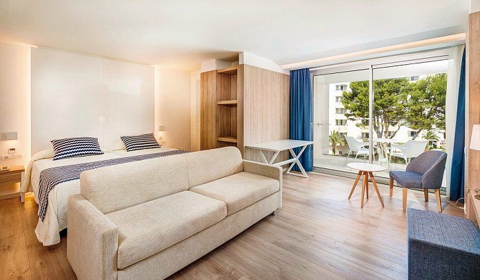 Hipotels Bahía Cala Millor - Wohnbeispiel Juniorsuite Poolblick (Zimmercodierung JBP)