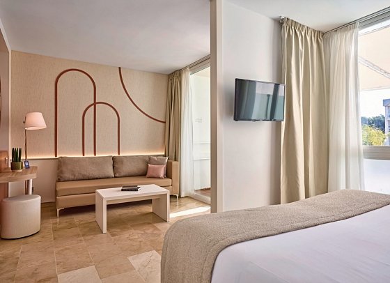 Zafiro Alzinar Mar - Wohnbeispiel Juniorsuite Royal Terrace mit privatem Pool (Zimmercodierungen JT1 & JT2)