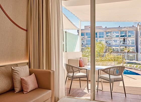 Zafiro Alzinar Mar - Wohnbeispiel Juniorsuite Royal Terrace mit privatem Pool (Zimmercodierungen JT1 & JT2)
