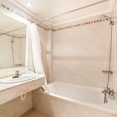 Globales Condes de Alcudia - Beispiel Bad (Zimmercodierungen DP1, DB1 & DB2)