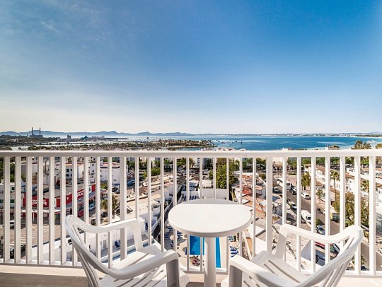 Globales Condes de Alcudia - Beispiel Balkon (Zimmercodierungen DP1, DB1 & DB2)