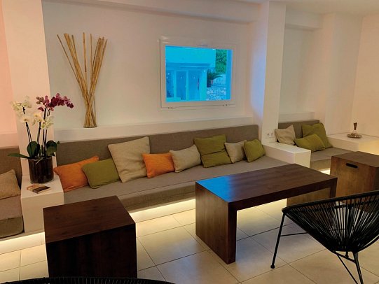 Chevy Hotel & Suites