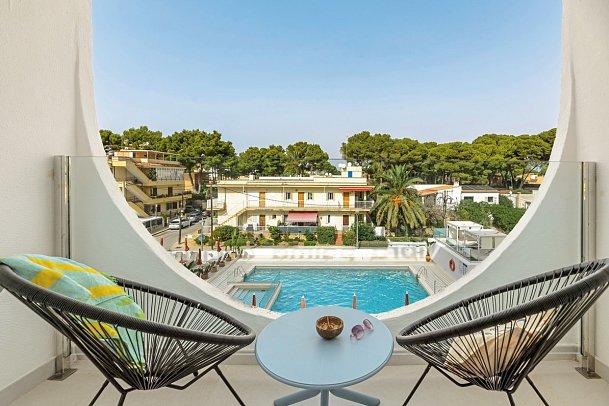 Vibra Palma Cactus - Beispiel Balkon Doppelzimmer Poolblick (Zimmercodierung DBP)