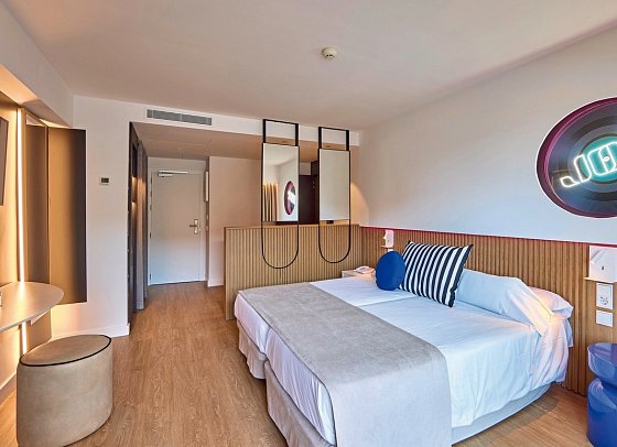 Universal Hotel Neptuno - Adults Only - Wohnbeispiel Doppelzimmer Superior seitl. Meerblick (Zimmercodierung DBN)
