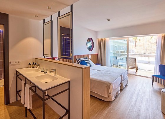 Universal Hotel Neptuno - Adults Only - Wohnbeispiel Doppelzimmer Superior seitl. Meerblick (Zimmercodierung DBN)