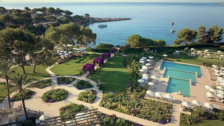 The St. Regis Mardavall Mallorca Resort