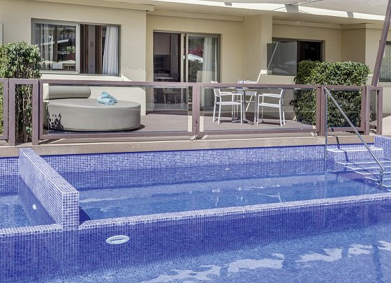 Zafiro Palmanova - Wohnbeispiel Suite 1 Schlafzimmer Swim-Up (Zimmercodierungen W1Q & W2Q)