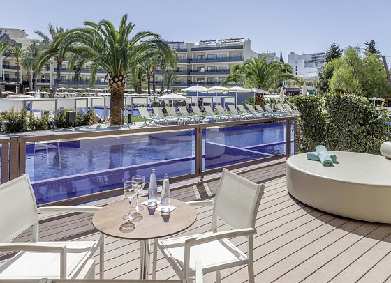 Zafiro Palmanova - Wohnbeispiel Suite 1 Schlafzimmer Swim-Up (Zimmercodierungen W1Q & W2Q)
