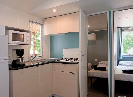 Camping Free Beach (by Happy Camp) - Wohnbeispiel Mobilheim Happy Premium (Zimmercodierung CB1)