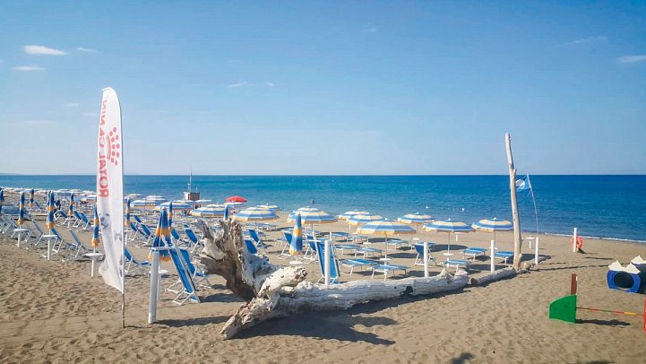 Camping Free Beach (by Happy Camp)