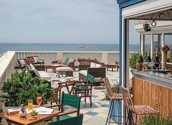Hotel Palace - Dachterrasse mit Bar