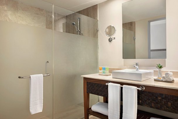 Sunscape Coco Punta Cana - Beispiel Bad Sun Club Junior Suite (Zimmercodierungen DLG, JL1, DLQ, JL2 & WLQ)