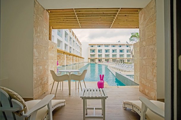 Princess Family Club Bávaro - Beispiel Terrasse Family Club Junior Suite Swim Out (Zimmercodierung FBQ)