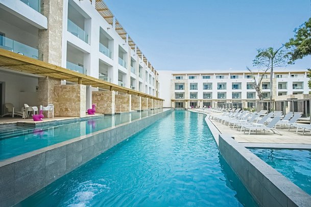 Princess Family Club Bávaro - Beispiel Terrasse Family Club Junior Suite Swim Out (Zimmercodierung FBQ)