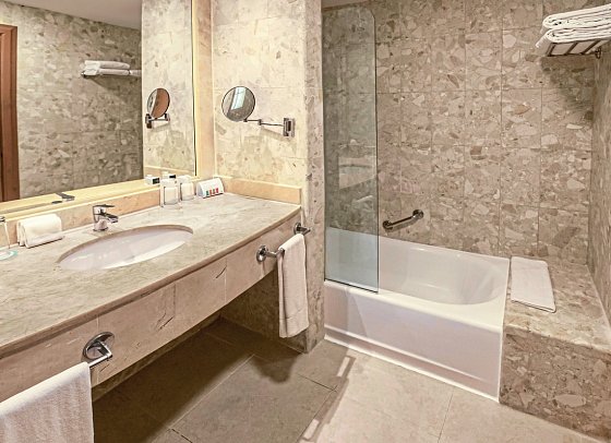 Iberostar Waves Punta Cana - Beispiel Bad Premium Room (Zimmercodierungen D2G, D7M, DB1, DBD & DBP)