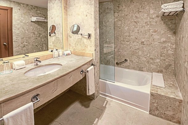 Iberostar Waves Punta Cana - Beispiel Bad Premium Room (Zimmercodierungen D2G, D7M, DB1, DBD & DBP)