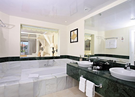Bahia Principe Escape Aquamarine - Wohnbeispiel Bad Junior-Suiten
