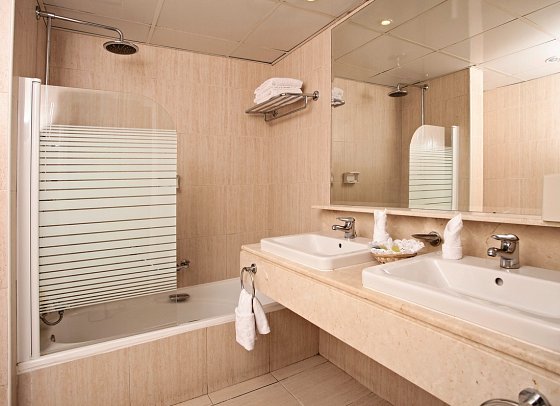 Bahia Principe Explore La Romana - Beispiel Bad Junior Suite Superior (Zimmercodierungen JS1, JS2 & JV1)