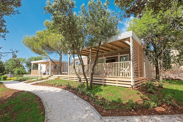 Mobile Homes Vestar - Wohnbeispiel Mobilheim Forest Escape Family (Zimmercodierung CB2)
