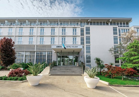 Arena Hotel Holiday