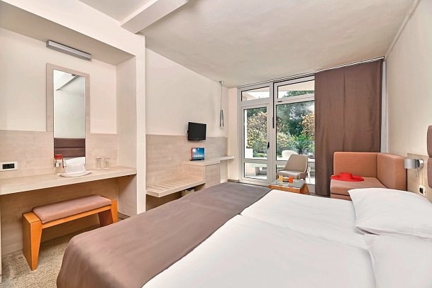 Mediteran Plava Laguna - Wohnbeispiel DZ Klassik Parkseite Zustellbett (Zimmercodierung DB2)