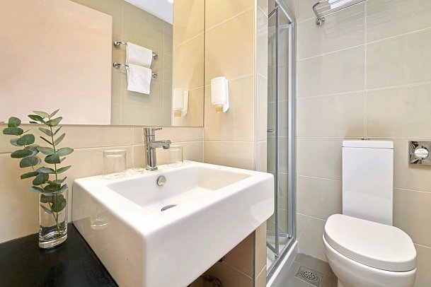 Zorna Plava Laguna - Badbeispiel (Zimmercodierungen DB2, DB1 & DBC)