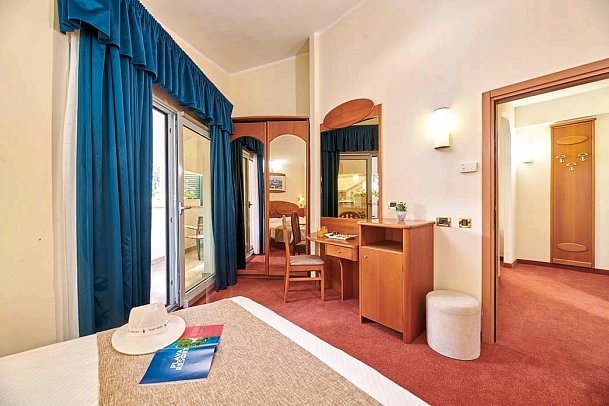 Villa Galijot Plava Laguna - Wohnbeispiel Familienzimmer Meerseite (Zimmercodierung FBC)