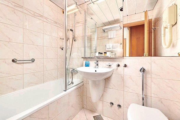 Villa Galijot Plava Laguna - Badbeispiel (Zimmercodierungen DBC & DS1)