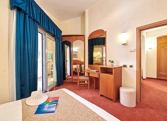 Villa Galijot Plava Laguna - Wohnbeispiel Familienzimmer Meerseite (Zimmercodierung FBC)