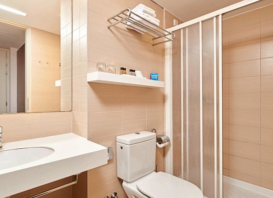 Albatros Plava Laguna - Badbeispiel Doppelzimmer mit Schlafsofa (Zimmercodierung DB1)