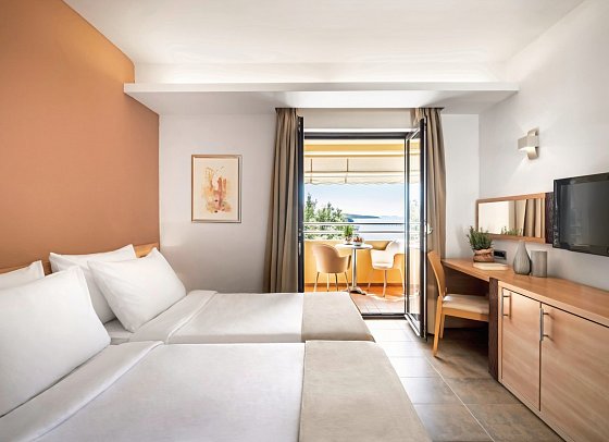Resort Petalon - Wohnbeispiel Familienzimmer mit Verbindungstür (Zimmercodierung FV1)