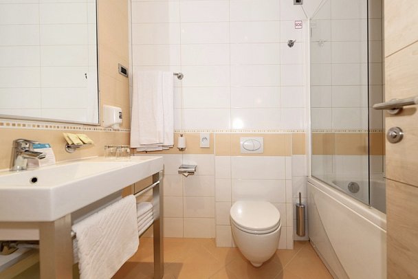 Resort Belvedere Apartments - Beispiel Bad Appartement 2 Schlafzimmer (Zimmercodierung OB1)