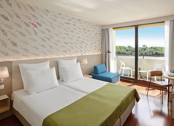 Island Hotel Istra - Wohnbeispiel DZ Superior Meerseite für 3 Pers. (Zimmercodierung TSC)