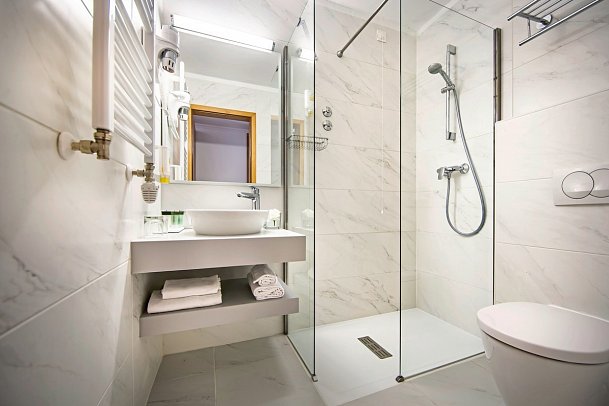 Island Hotel Katarina - Badbeispiel Doppelzimmer Meerseite (Zimmercodierung DBC)