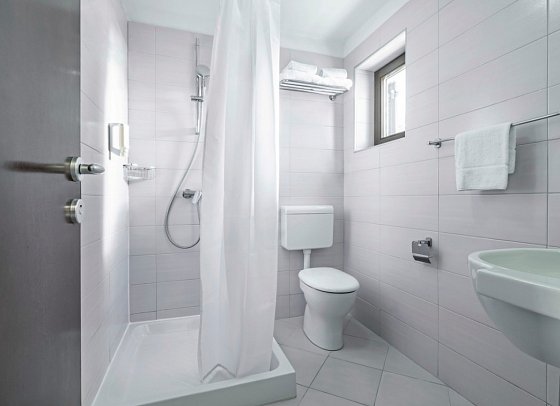 Resort Villas Rubin Rooms - Badbeispiel Doppelzimmer (Zimmercodierung DB1)