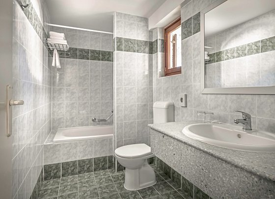Resort Villas Rubin Apartments - Badbeispiel Appartement 1 Schlafzimmer (Zimmercodierung AB1)