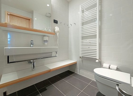 Resort Amarin Apartments - Beispiel Bad Apt. 2 Schlafzimmer Premium (Zimmercodierung OM1)