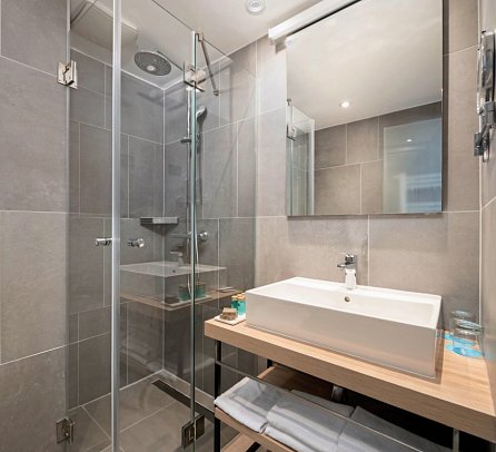 Aminess Vival Maestral Hotel - Beispiel Badezimmer (Zimmercodierungen DG1, DS1 & DSC)