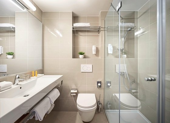 Valamar Sanfior Hotel & Casa - Badbeispiel Zimmer für 2 plus 1 Meerseite (Zimmercodierungen TSU & TCU)