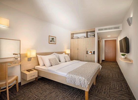 Valamar Sanfior Hotel & Casa - Wohnbeispiel Zimmer für 2 Meerseite (Zimmercodierung DBC)