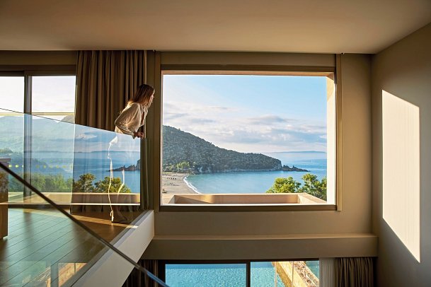 Elix, Mar-Bella Collection