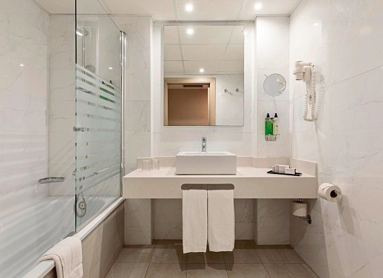 Best Marítim - Badbeispiel Doppelzimmer (Zimmercodierungen DB1, DBN & FBN)