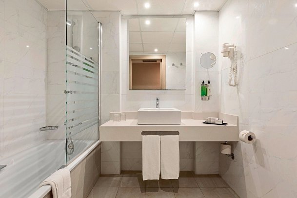 Best Marítim - Badbeispiel Doppelzimmer (Zimmercodierungen DB1, DBN & FBN)