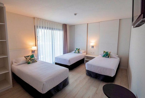 Golden Port Salou & Spa - Wohnbeispiel Familienzimmer (Zimmercodierung FB1)