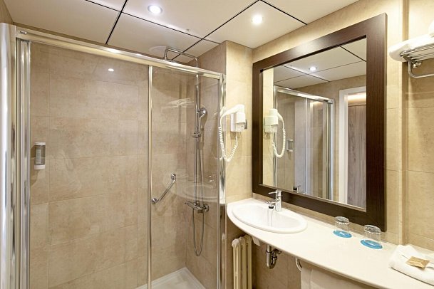 Golden Port Salou & Spa - Badbeispiel Doppelzimmer (Zimmercodierungen DB1, DBP & UM3)